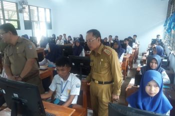 Sekda Konawe Selatan pantau UNBK SMP