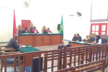 Hakim perintahkan Asyura lakukan mediasi dengan tergugat