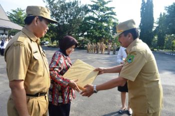 Dua ASN purnatugas dapat tali asih dari Pemkab Kapuas