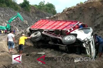 Metode penambangan pasir kali gendol rentan longsor