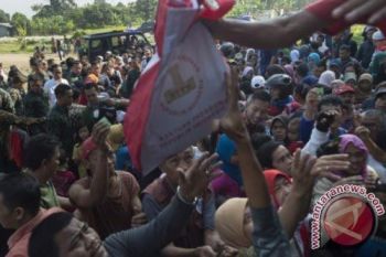 Pemkot Batam bagikan 7.000 paket sembako