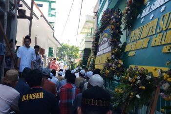 Ribuan Petakziah Shalatkan Jenazah KH Sholeh Qosim (Video)