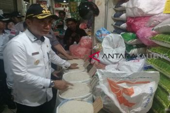 Inspeksi mendadak ke pasar, ini temuan Bupati Supian Hadi soal harga