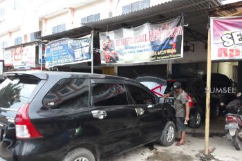Usaha bengkel kendaraan dilarang di tepi jalan umum