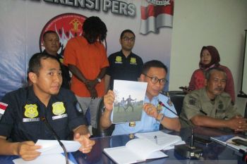 Kantor Imigrasi Blitar Periksa WNA asal Pantai Gading (Video)
