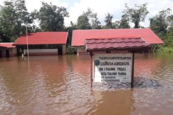 Banjir mulai rendam rumah di pinggiran sungai di Jabiren Raya