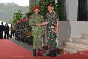 Prajurit TNI unjuk kebolehan di hadapan Sultan Brunei