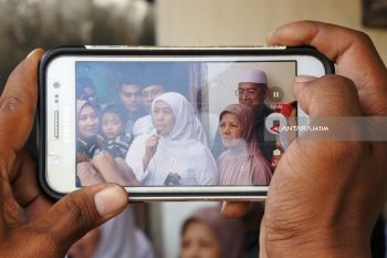 Khofifah Kunjungi Pasar Ikan