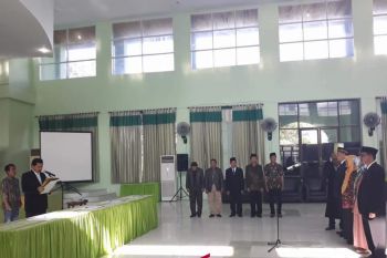 Rektor lantik Direktur Pascasarjana IAIN Palu