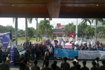 Buruh sampaikan 7 tuntutan ke DPRD Sumsel