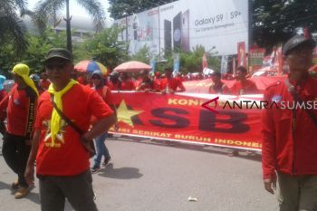 KSBI tolak upah murah buruh
