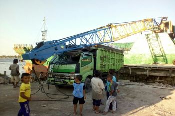 Seorang pekerja di Sampit meninggal akibat tertimpa crane