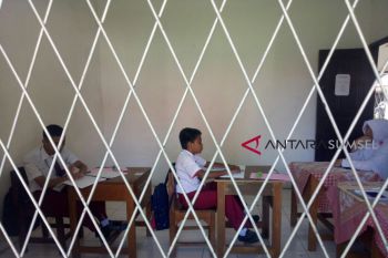 Dua siswa SLB ikuti Ujian Nasional