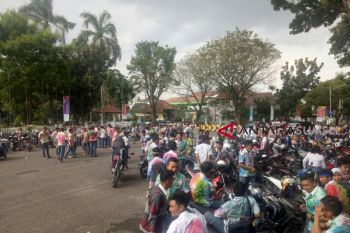 Aksi corat coret dan konvoi kelulusan siswa SMA