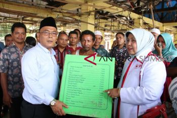 Korban kebakaran di Batang Lingkin Pasaman Barat peroleh bantuan dari pemerintah