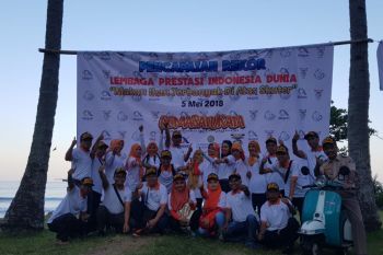 BKIPM Mataram ciptakan rekor makan ikan di atas skuter