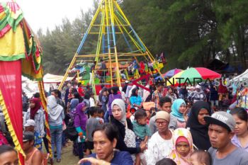Warga Agam tumpah ruah pada pesta pantai di Pasi Tiku