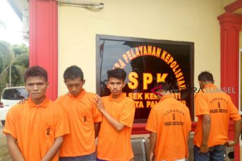 Polsek Kertapati bekuk lima penodong di jalan trans Sumatera