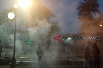 Sahur hari pertama, remaja gelar 'perang' petasan di BKB