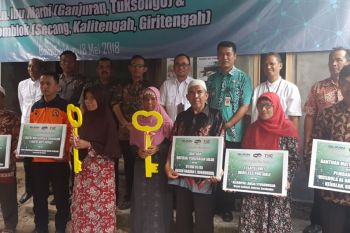 PT TWC beri bantuan kepada warga sekitar Borobudur
