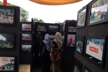 Pameran foto perjuangan mahasiswa tolak orde baru