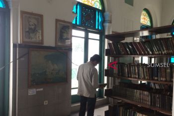 Pengunjung perpustakaan Islam Masjid Agung merangkak naik