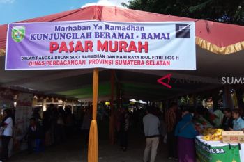 Disperindag dan Bulog Sumsel jual paket sembako dan daging beku