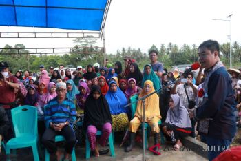 Gubernur serahkan bantuan korban banjir Konawe Utara