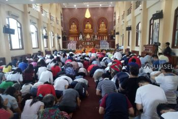 Ribuan umat Buddha khidmat rayakan puncak Bakti Waisak 2562 BE