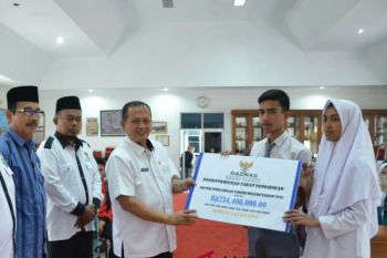 Ratusan calon mahasiswa asal Tanah Datar terima bantuan beasiswa