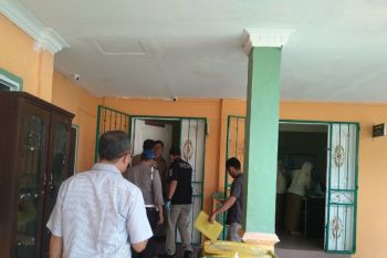 Polisi geledah kantor DPRD Karimun