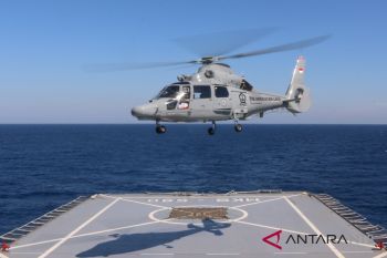 Helikopter antikapal selam evakuasi korban bencana
