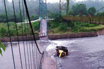 1.400 warga Padang Limau Sundai Solok Selatan kehilangan akses jalan utama