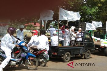 Puluhan anggota FPI unjuk rasa  di lokasi PLTU Batang