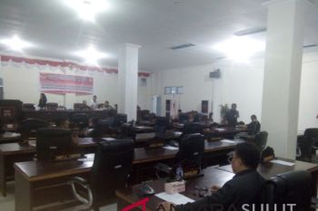 Penyampaian hak angket DPRD Minahasa Tenggara tertunda