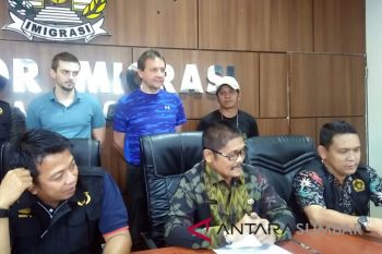 Salahgunakan visa kunjungan, dua warga Austria dideportasi Imigrasi Agam