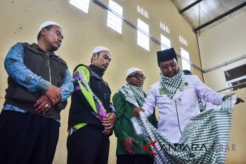 Ketum PPP resmikan laskar santri pasangan Rindu