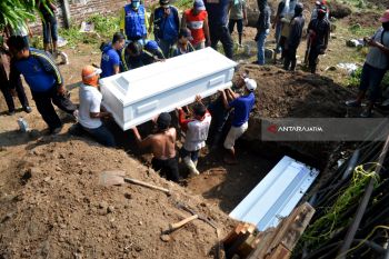 MUI Gunakan Jalur Kemasyarakatan Makamkan Jenazah Teroris di Surabaya