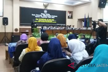 Kusmiyati sandang guru besar UMS