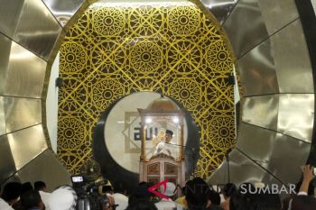 WAMEN ESDM BERIKAN CERAMAH RAMADHAN