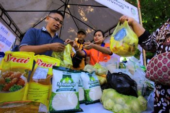 Bantul selenggarakan pasar murah kebutuhan pokok