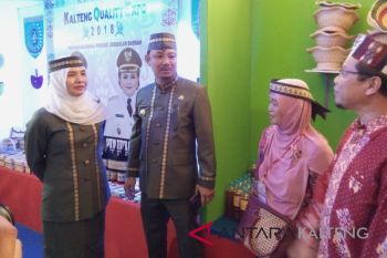 Bupati Barsel kunjungi stan pameran Kalteng Expo Quality