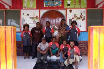 Masyarakat Angguruk bangun gedung perawatan puskesmas