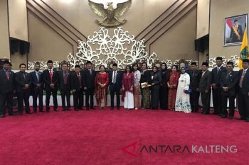 PAW Ade dan Iswanti di DPRD Kalteng tunggu SK Mendagri