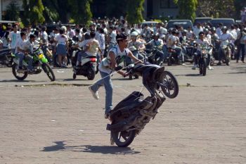Polda Bali tilang puluhan pelajar berkonvoi