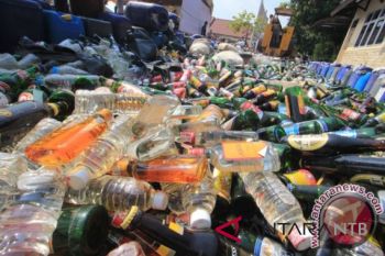 Polda NTB Musnahkan 13.387 Botol Minuman Keras