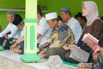 Di pesantren ini, Ganjar memotivasi santri melawan gerakan radikal