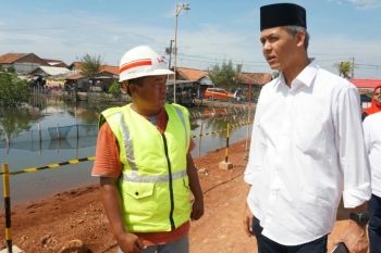Ganjar Minta pembangunan tanggul laut Pekalongan dipercepat