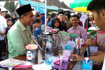 Gus Yasin Berburu Kuliner di Kampung Ramadhan