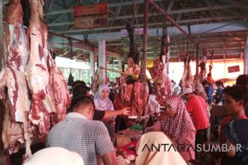 Sehari jelang Ramadhan, harga daging di Agam naik